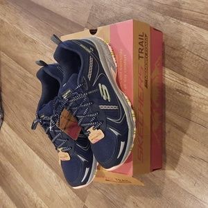 NWT Skechers Hillcrest Vast Adventure Trail Shoes